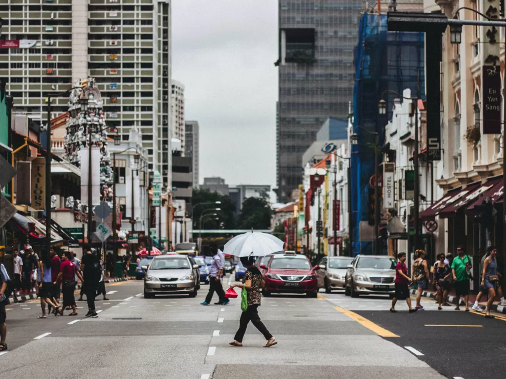 Jalanan di Singapura (photo/Unsplash/Lily Banse)