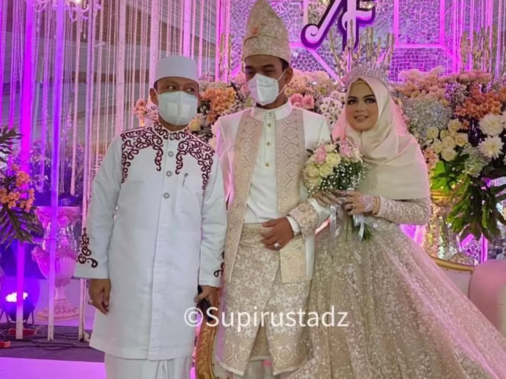 Resepsi pernikahan UAS dan Fatima Az Zahra di Gontor. (Instagram/Supirustadz)