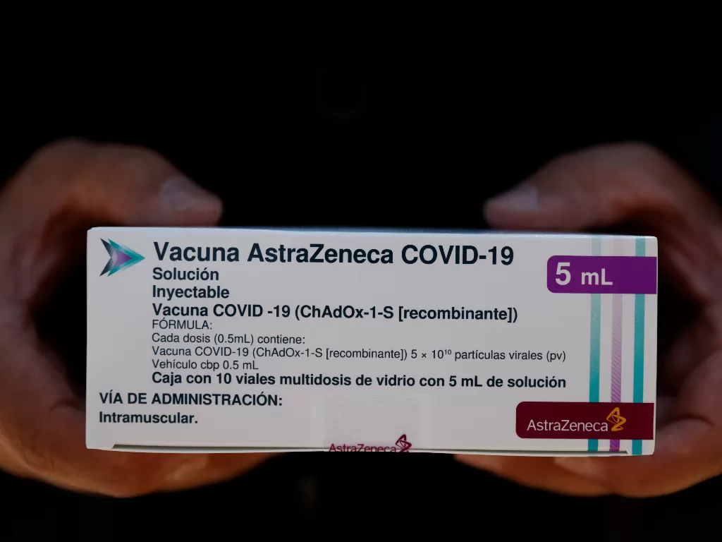 Vaksin AstraZeneca hanya punya efek samping yang langka (REUTERS/Carlos Jasso)