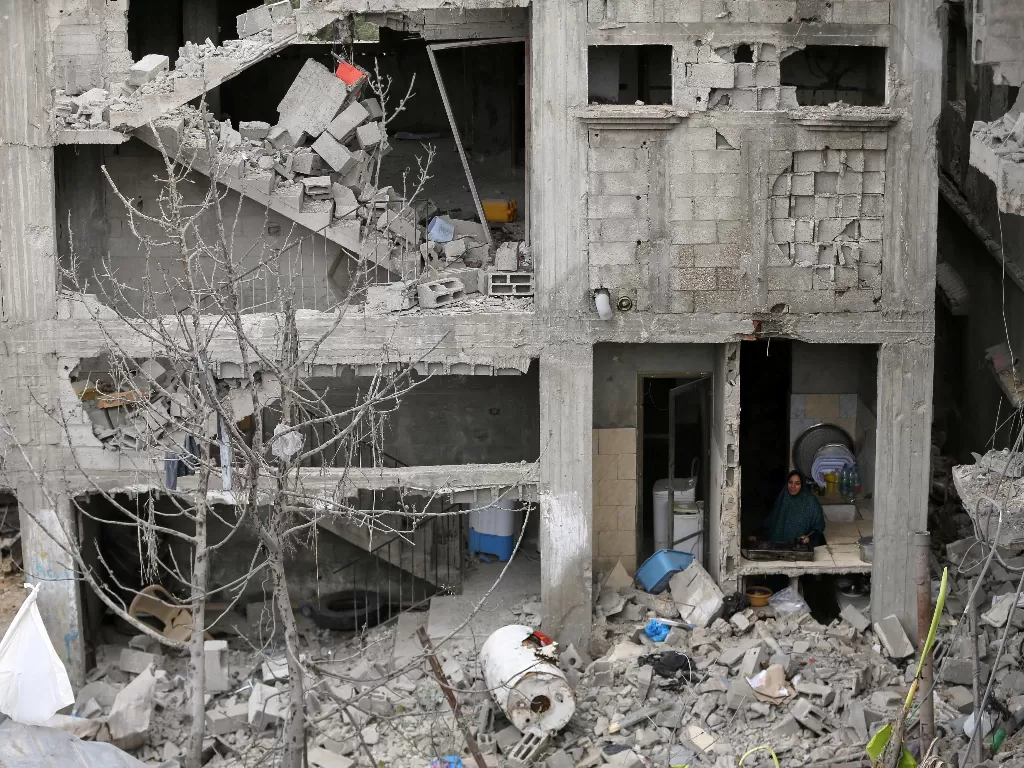 Kondisi rumah warga setelah diserang Israel. (REUTERS/Ibraheem Abu Mustafa)