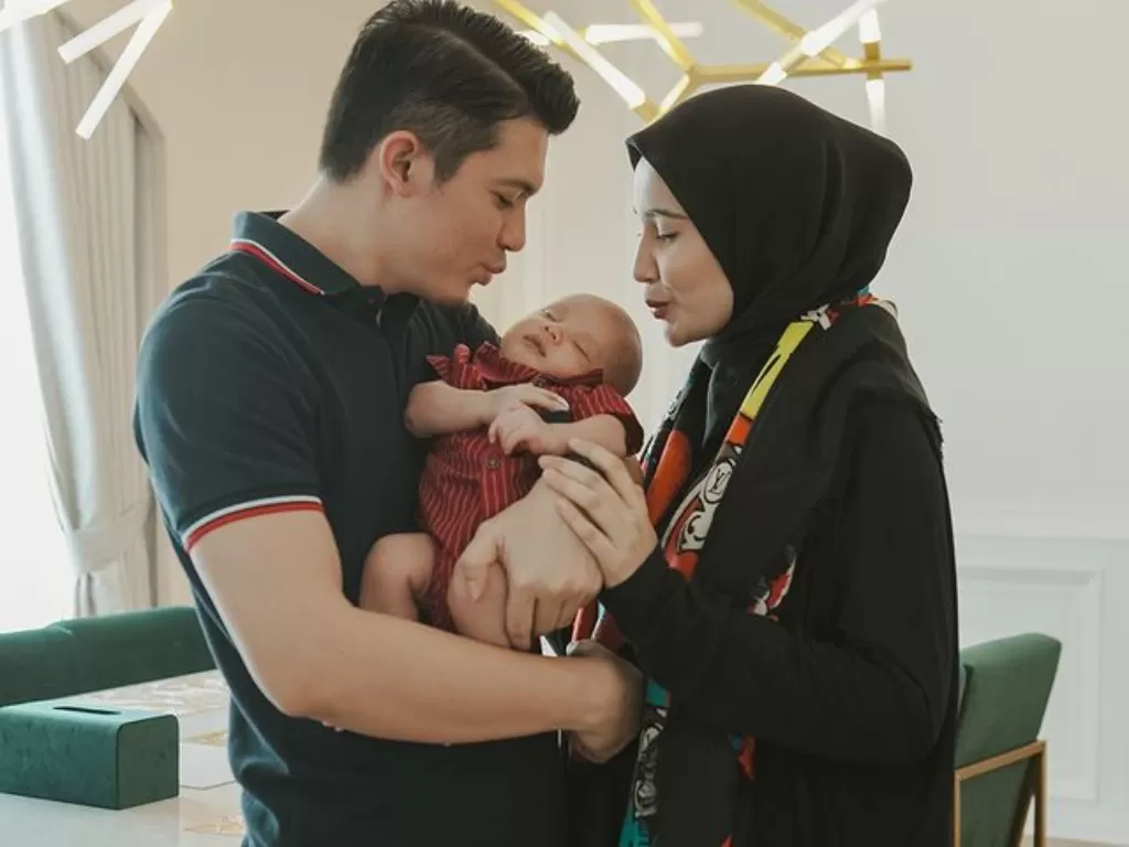 Keluarga Zaskia Sungkar dan Irwansyah. (Instagram/@irwansyah_15)