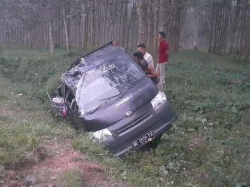 Mobil pick up yang alami kecelakaan di Lampung. (photo/Istimewa)