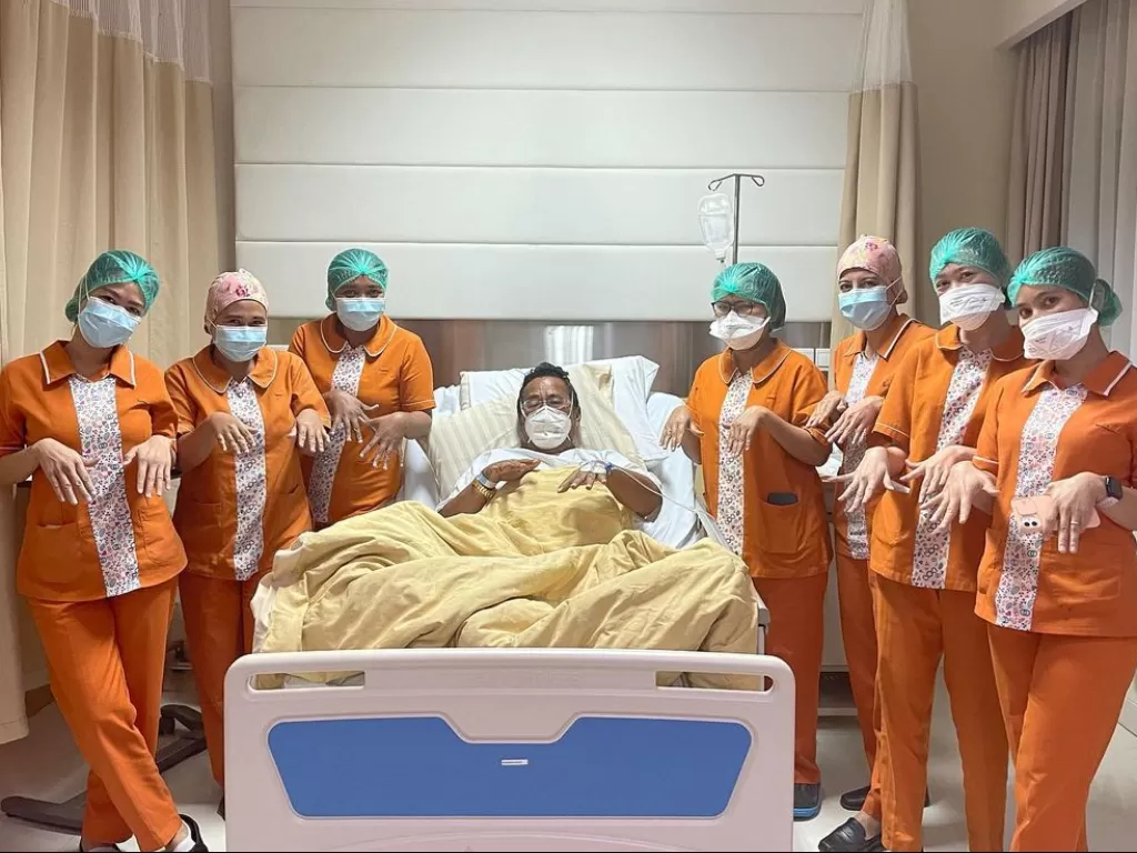 Hotman Paris dirawat di Rumah Sakit. (photo/Instagram/@hotmanparisofficial)