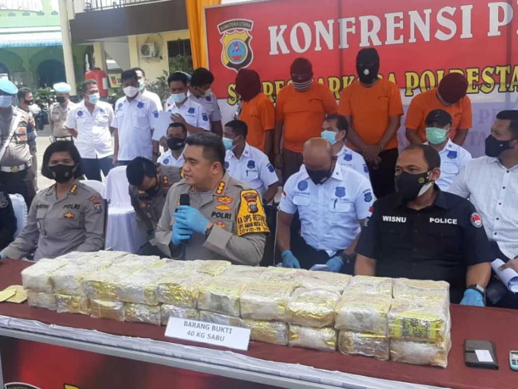 Kapolrestabes Medan Kombes Pol Riko Sunarko paparkan tangkapan 40 Kg sabu. (Foto/Polrestabes Medan)