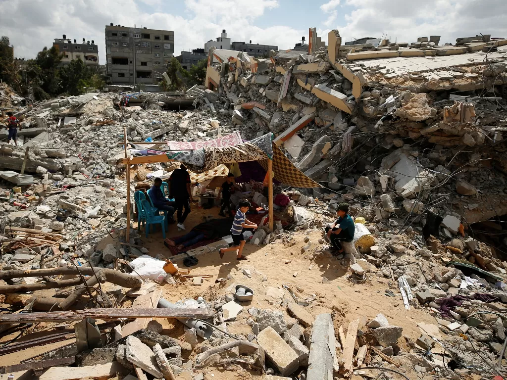 Bangunan hancur di Gaza akibat rudal Israel. (photo/REUTERS/Mohammed Salem)