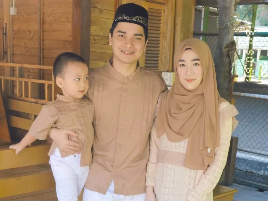 Keluarga Alvin Faiz dan Larissa Chou. (Instagram/@alvin_411)