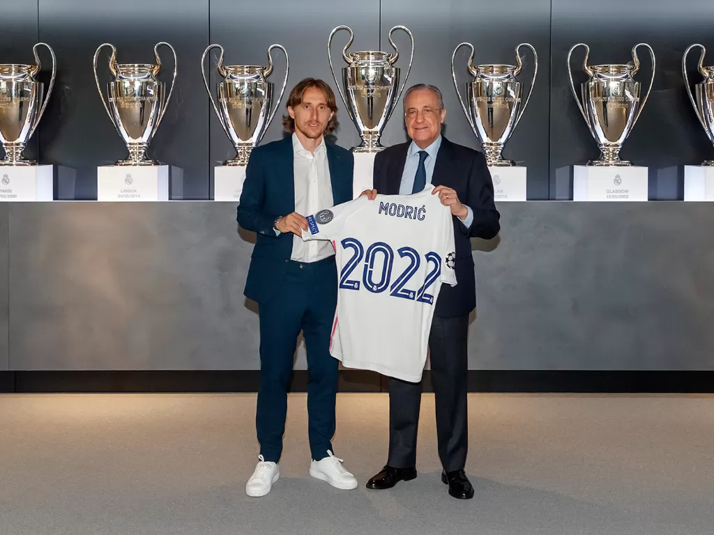 Luka Modric resmi perpanjang kontrak di Real Madrid. (photo/Twitter/realmadrid)