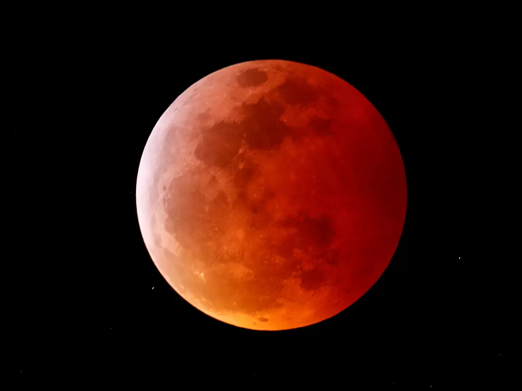 Gerhana bulan total yang disebut 'Super Blood Wolf Moon' terlihat dari Encinitas, California, AS, 20 Januari 2019. (photo/REUTERS/Mike Blake/ilustrasi)