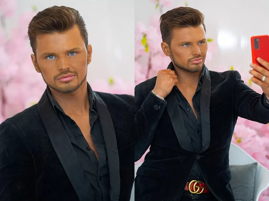 Seorang pria yang mengubah wajahnya mirip kekasih Barbie. (Photo/Daily Mail)