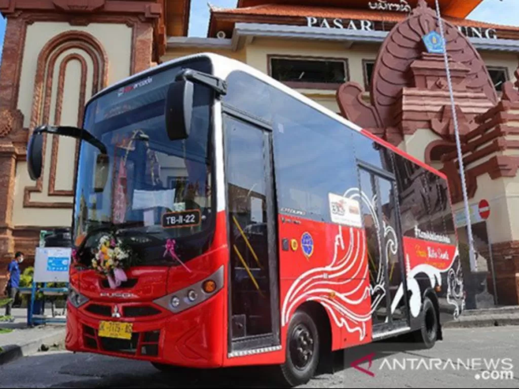  Ilustrasi: Unit bus yang dioperasikan dalam program pembelian layanan angkutan perkotaan atau “buy the service” (BTS) dengan nama 