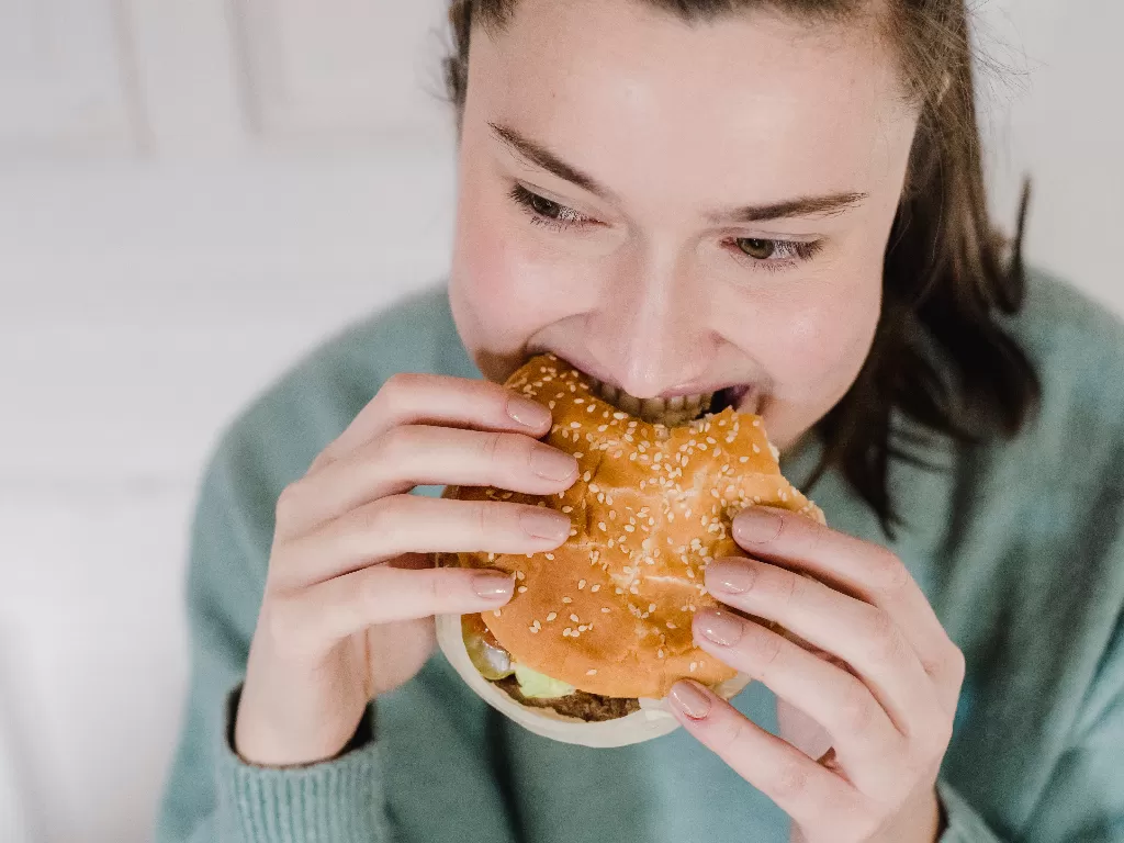 Hubungan stres dengan konsumsi fast food (Pexels Tim/Samuel)