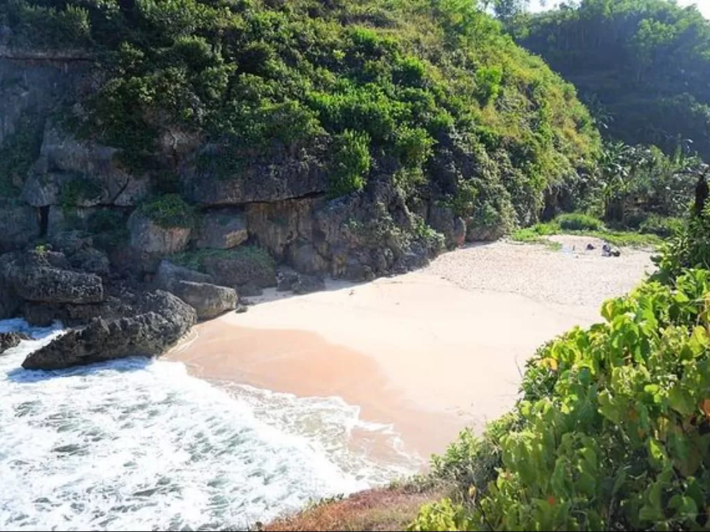 Pantai Ngluen (Instagram/infojogja.co)