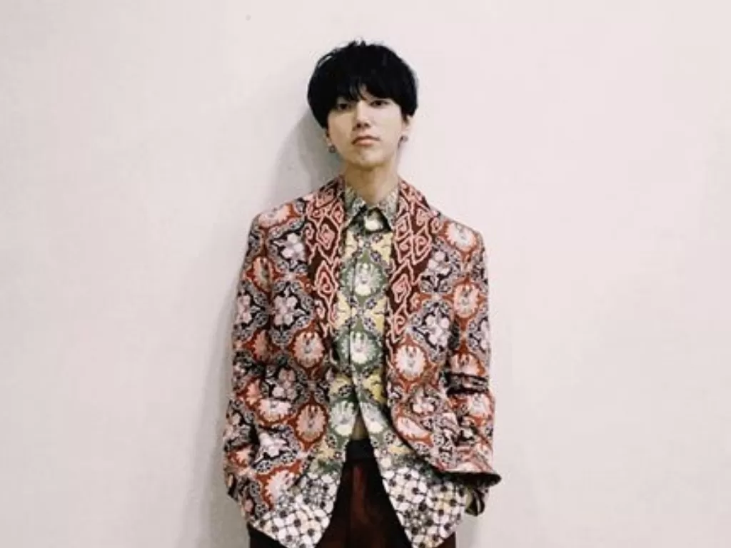 Yesung yang mengenakan busana batik rancangan Ridwan Kamil. (Instagram/@yesung1106)