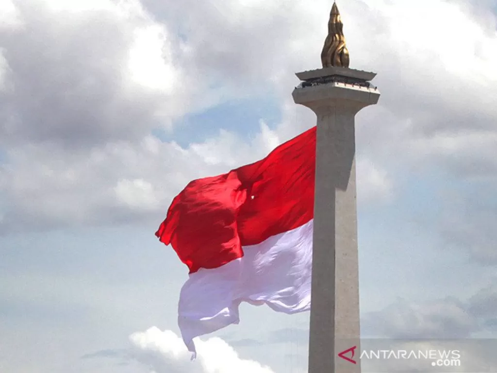 Ilustrasi Bendera Merah Putih berkibar di Tugu Monas, Jakarta, Rabu (17122014) saat cuaca cerah berawan. (ANTARA FOTO/Muhammad Adimajaednzaa).