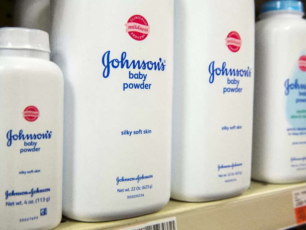 Bedak perusahaan Johnson & Johnson yang diklaim sebabkan kanker. (REUTERS/Lucas Jackson)