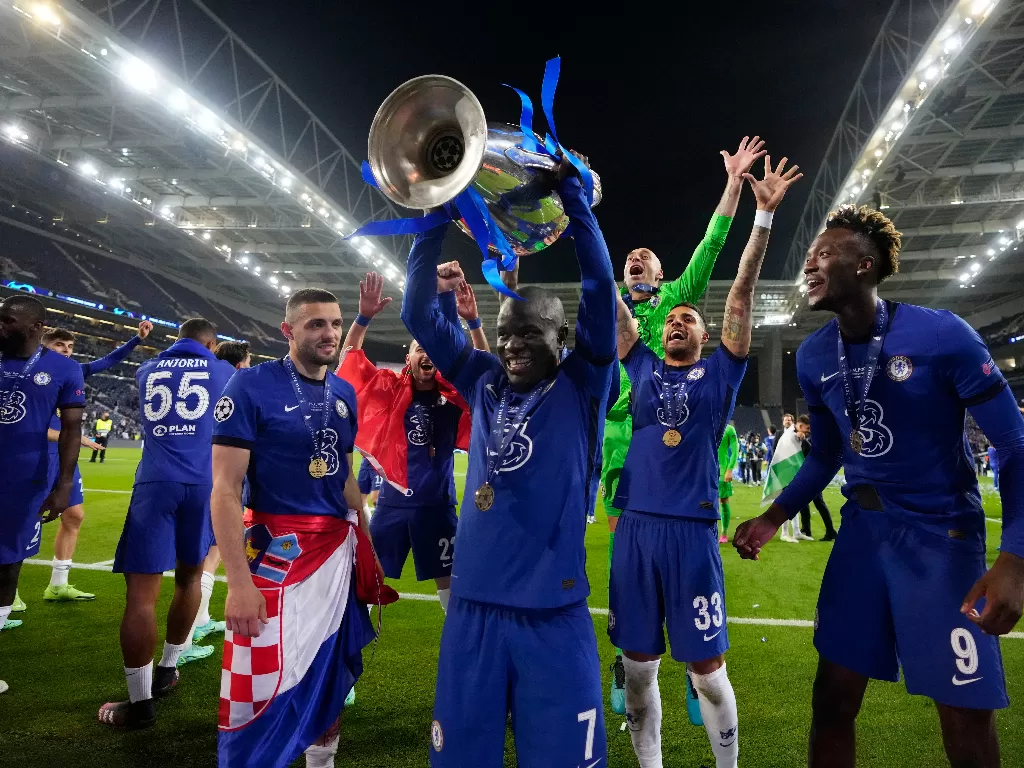 Chelsea rayakan kemenangan Liga Champions 2020/21. (photo/REUTERS/MANU FERNANDEZ)