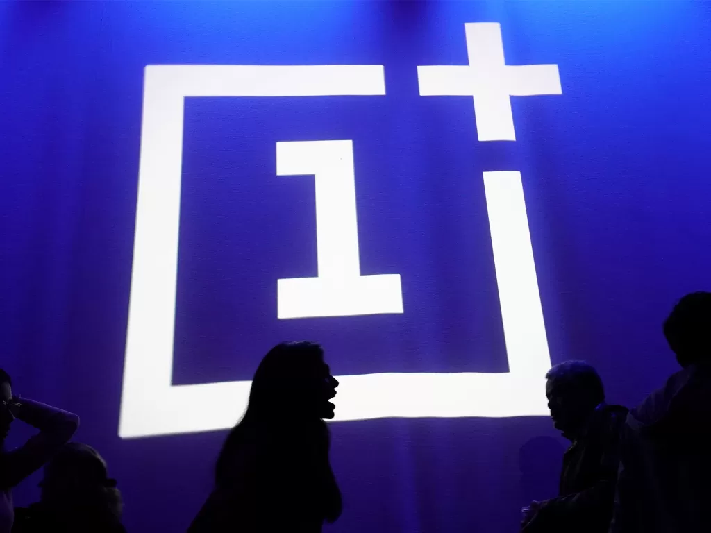 Tampilan logo perusahaan teknologi OnePlus (photo/REUTERS/Carlo Allegri)