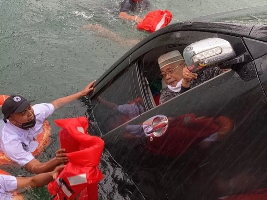 Korban selamat kecalakan di Danau Toba. (Instagram/@poldasumaterautara)