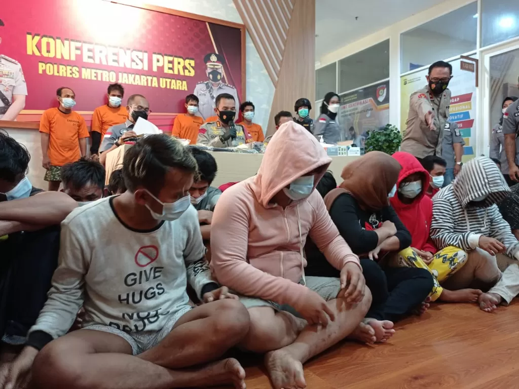 Konferensi pers Polres Metro Jakut terkait kasus pesta sabu di vila, Puncak. (INDOZONE/Samsudhuha Wildansyah).