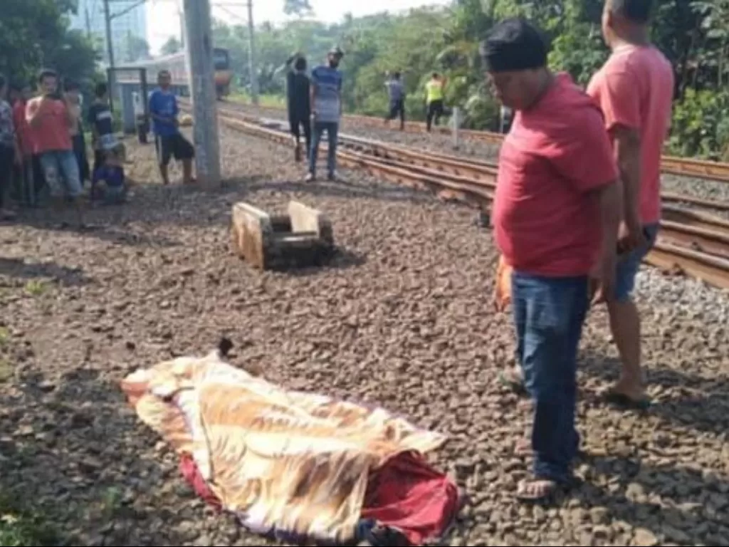2 pegawai KAI tewas tertabrak kereta api di Cisauk Tangerang (Instagram/tangerangnewscom)