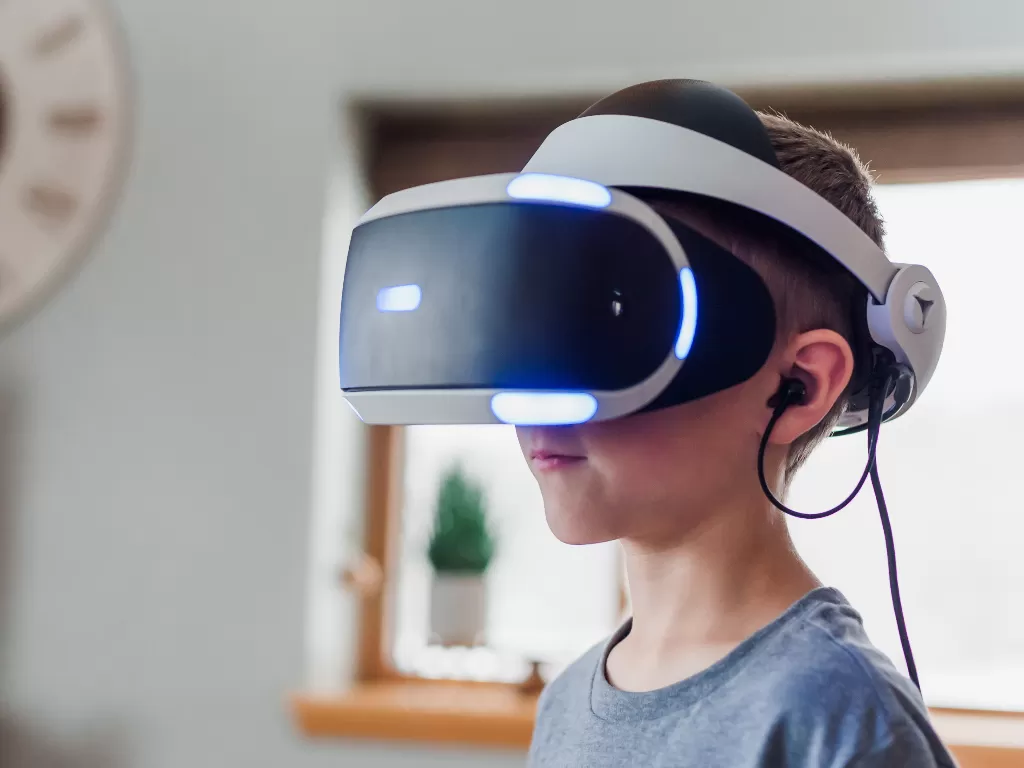 Bermain VR (Foto oleh Jessica Lewis dari Pexels)