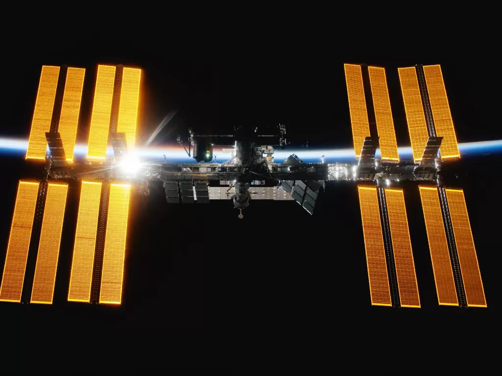 Tampilan stasiun luar angkasa International Space Station (photo/Unsplash/NASA)