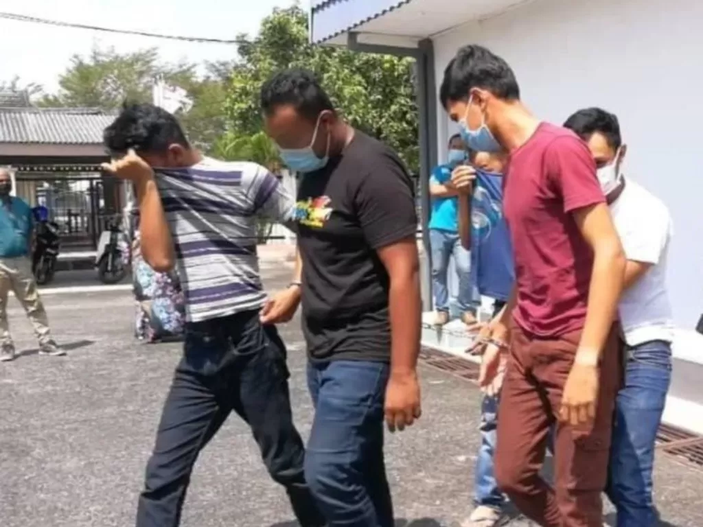 2 pria di Malaysia yang ngaku jadi PNS ditangkap. (Harian Metro)