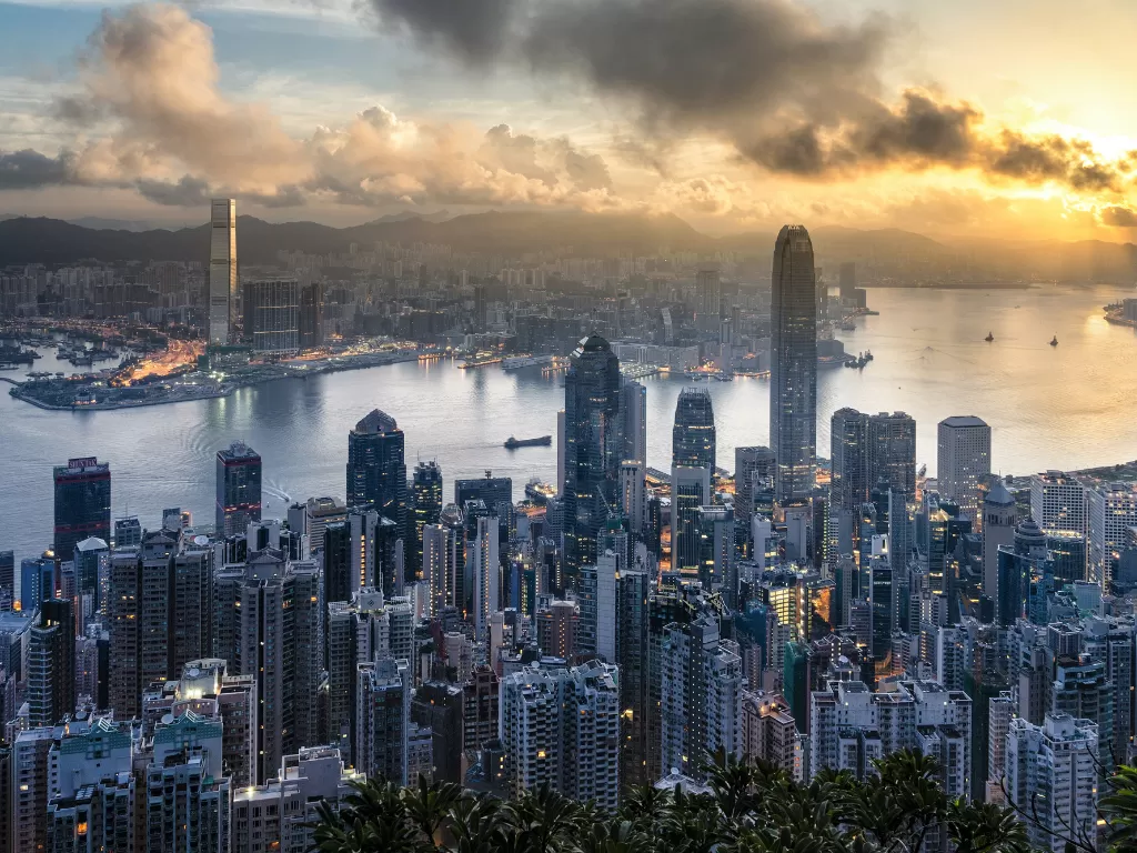 Tampilan negara Hong Kong dari langit (photo/Unsplash/Ryan McManimie)