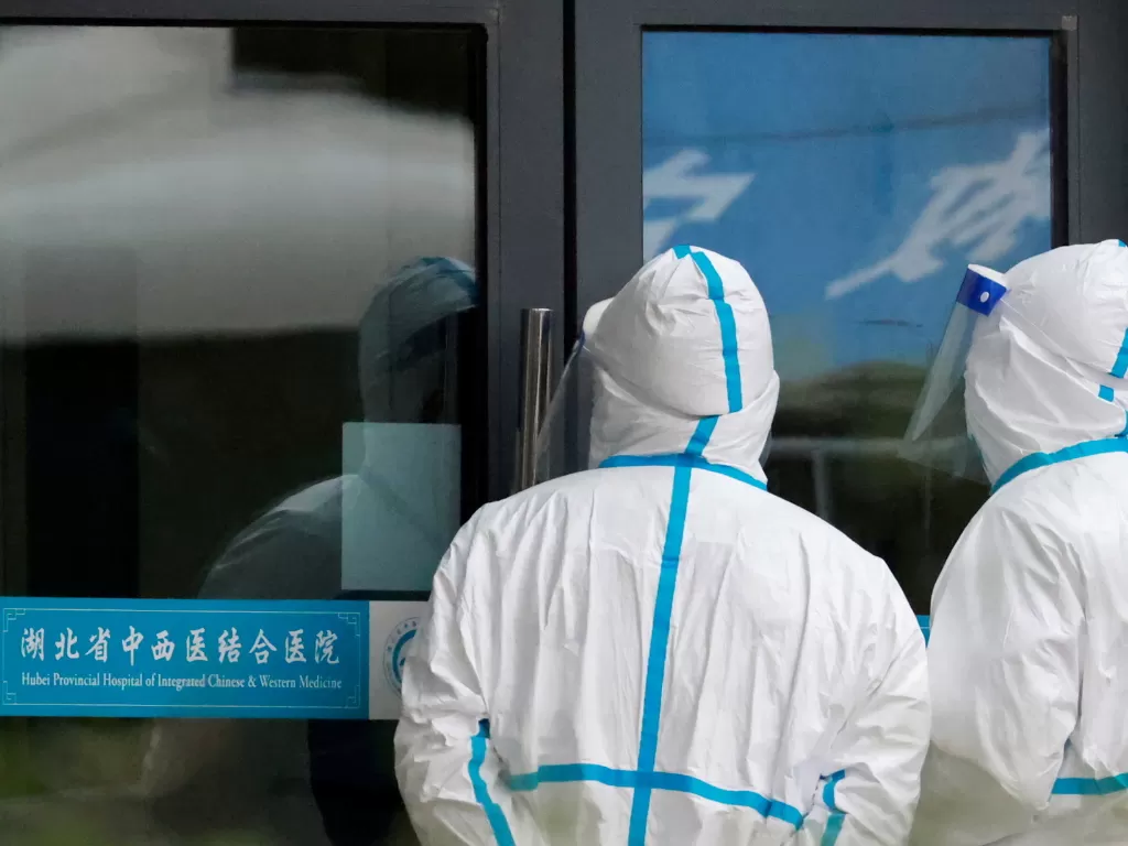 Tenaga medis dari WHO tengah berada di Wuhan (REUTERS/Thomas Peter/File Photo)