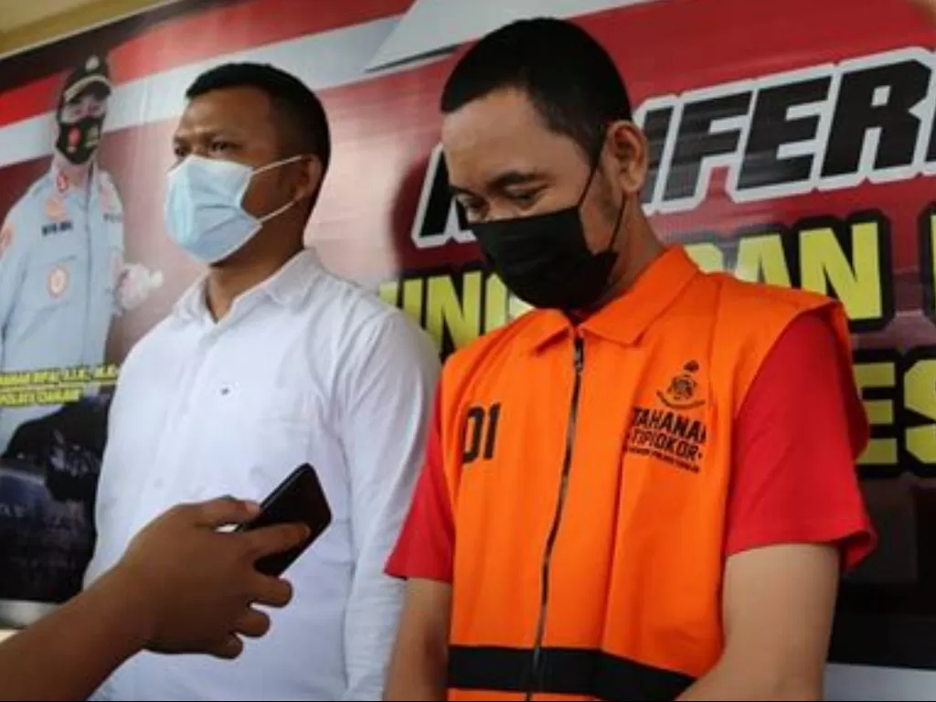 Eks Kades Sindangasih ditangkap Polres Cianjur atas dugaan korupsi dana desa (Instagram/polrescjr) 