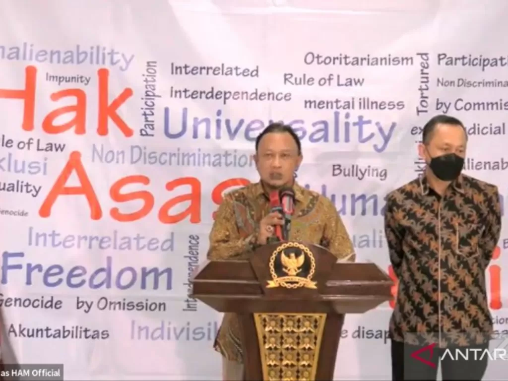 Tangkapan layar anggota Komnas HAM Mohammad Choirul Anam saat memberikan keterangan pers di Jakarta, Selasa (8-6-2021). (Foto: ANTARA/Muhammad Zulfikar)