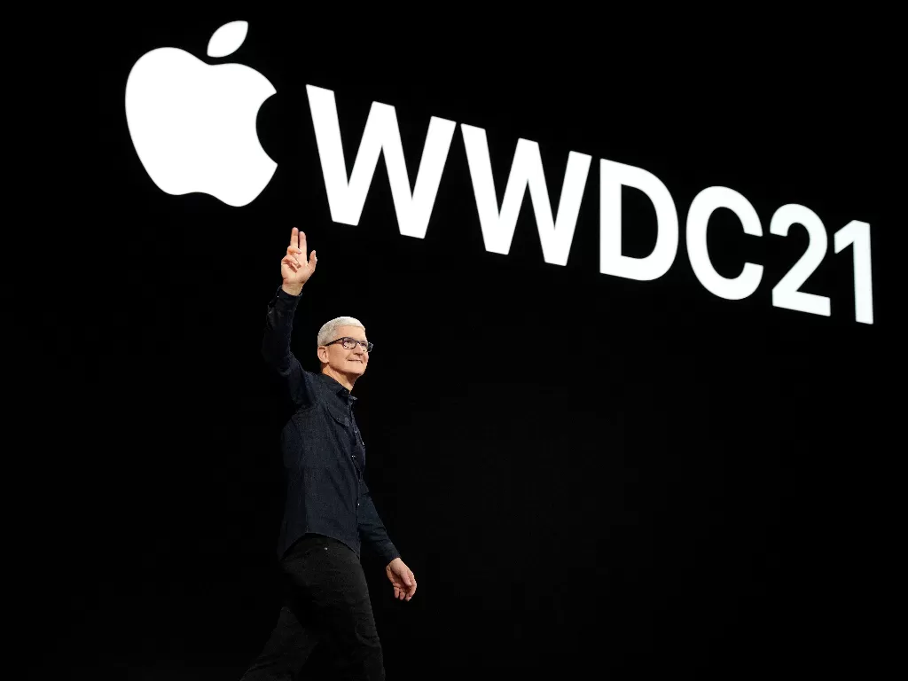 CEO APpl, Tim Cook saat WWDC 2021 (Brooks Kraft/Apple Inc./Handout via REUTERS)