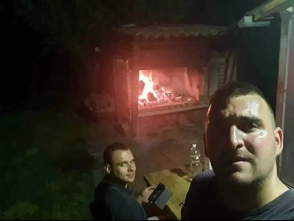 Lupa padamkan api sebelum tidur, 2 sahabat ini tewas terbakar. (Newsflash)