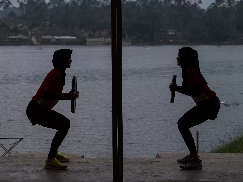 Atlet Dayung Mutiara Rahma Putri (kanan) dan Melani Putri (kiri). ANTARA FOTO/M Agung Rajasa