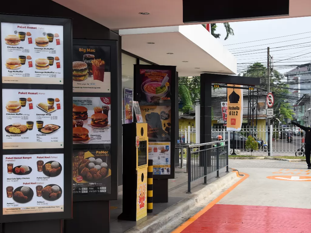 Polda Metro Jaya belum mengambil langkah hukum terkait kerumunan disejumlah gerai McDonald's (McD) di Jakarta akibat menu BTS Meal. 