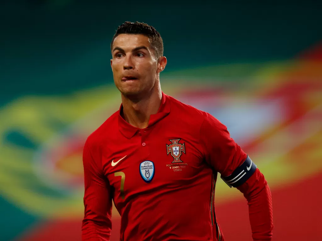 Cristiano Ronaldo saat membela Portugal di laga vs Israel (REUTERS/Pedro Nune)