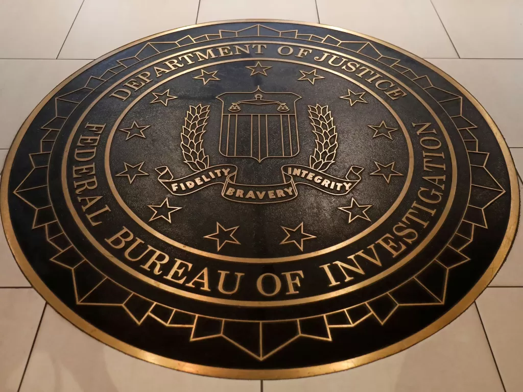 Tampilan logo dari Biro Investigasi Federal atau FBI (photo/REUTERS/Yuri Gripas)