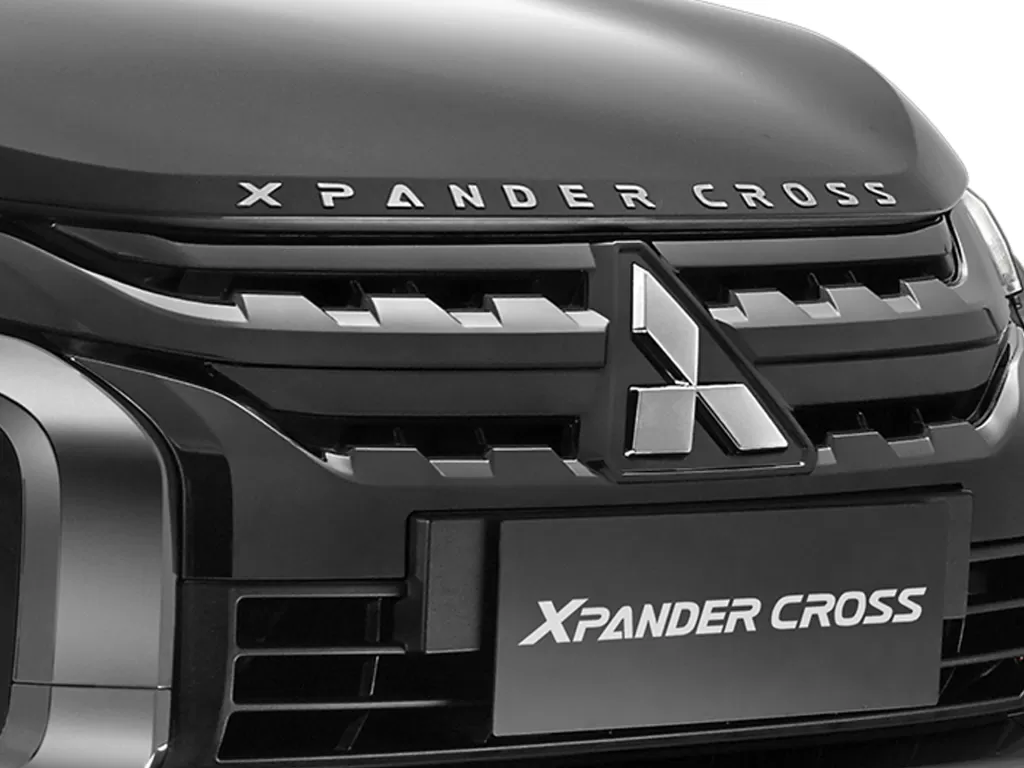 Tampilan depan dari mobil Xpander Cross Rockford Fosgate Black Edition (photo/Mitsubishi Motors)