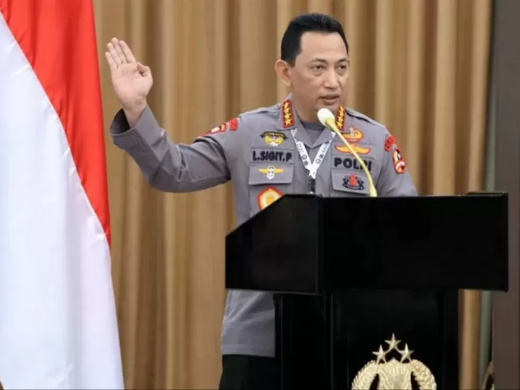   Kapolri Jenderal Listyo Sigit Prabowo usai Rapim TNI-Polri 2021, di Mabes Polri, Jakarta, Senin. (15/2/2021). (ANTARA/HO-Humas Polri)
