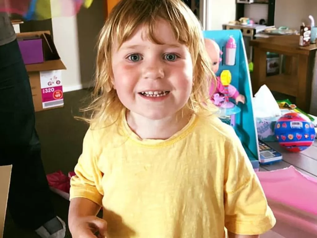 Gadis 2 tahun tewas setelah ayahnya tak sengaja jatuh dan menimpa tubuhnya. (Daily Mail)