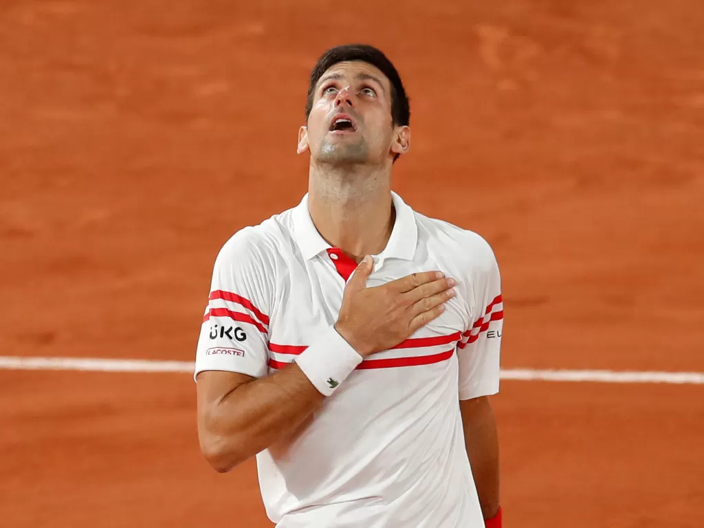 Novak Djokovic dari Serbia merayakan kemenangannya dalam pertandingan semifinal melawan Rafael Nadal dari Spanyol (REUTERS/Gonzalo Fuentes)
