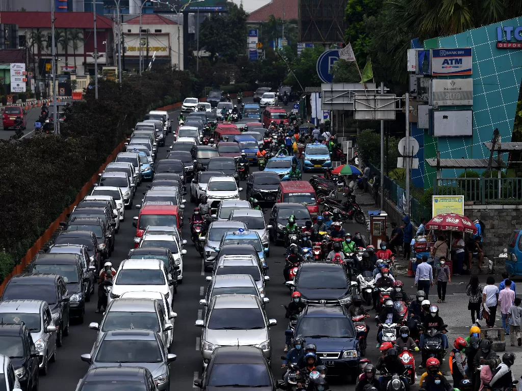 Penumpukan kendaraan di Depok (Ilustrasi/ANTARA FOTO/Sigid Kurniawan)