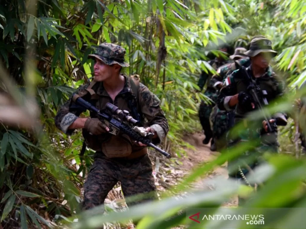 Prajurit Marinir Indonesia bersama Marinir AS mengikuti latihan perang hutan (Antara)