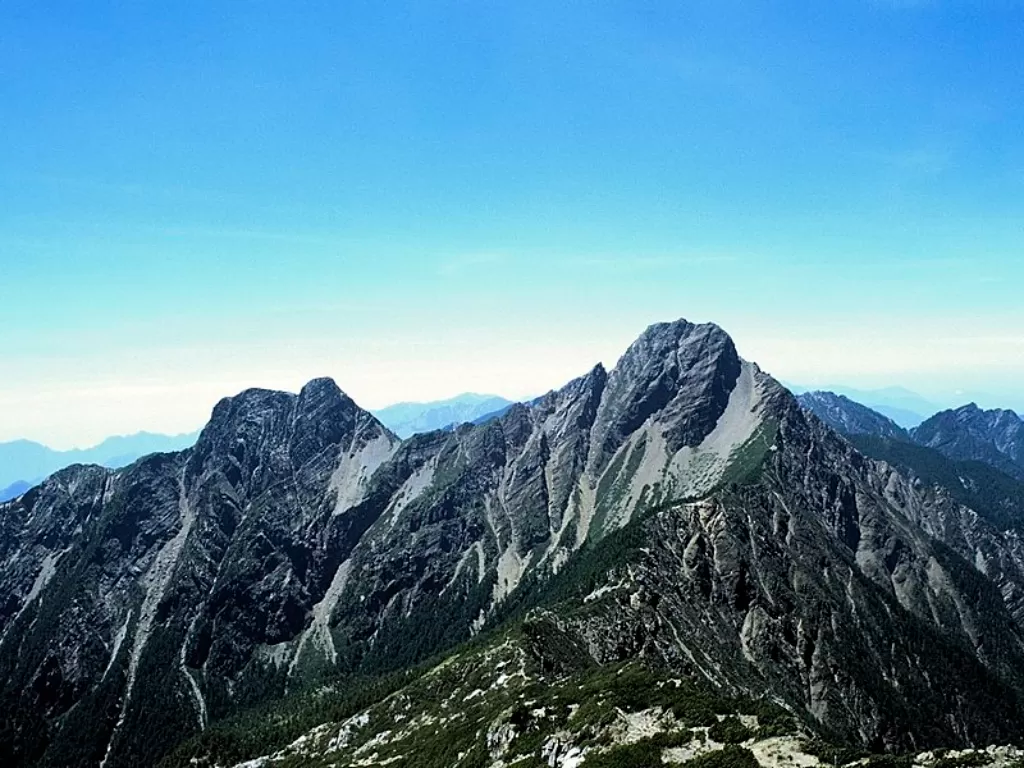 Gunung Yushan atau Jade Mountain. (photo/Dok. Wikipedia)