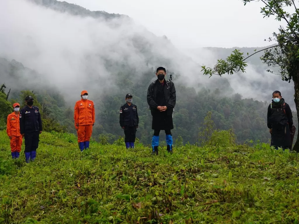 Raja Bhutan mengunjungi warganya yang ada di perbatasan. (Photo/Twitter/@TenzingLamsang)