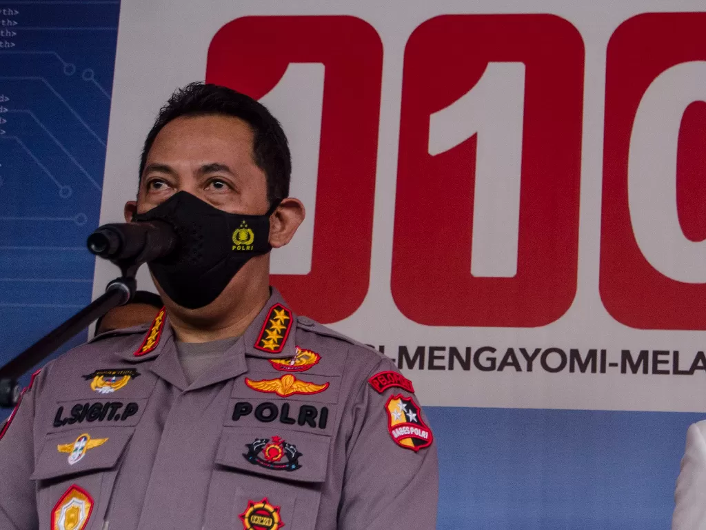 Kapolri Jendral Polisi Listyo Sigit Prabowo saat memberikan keterangan pers usai peluncuran nomor layanan darurat atau hotline 110 Polri di Mapolda Jawa Barat, Bandung, Jawa Barat, Kamis (20/5/2021).(ANTARA FOTO/Novrian Arbi)