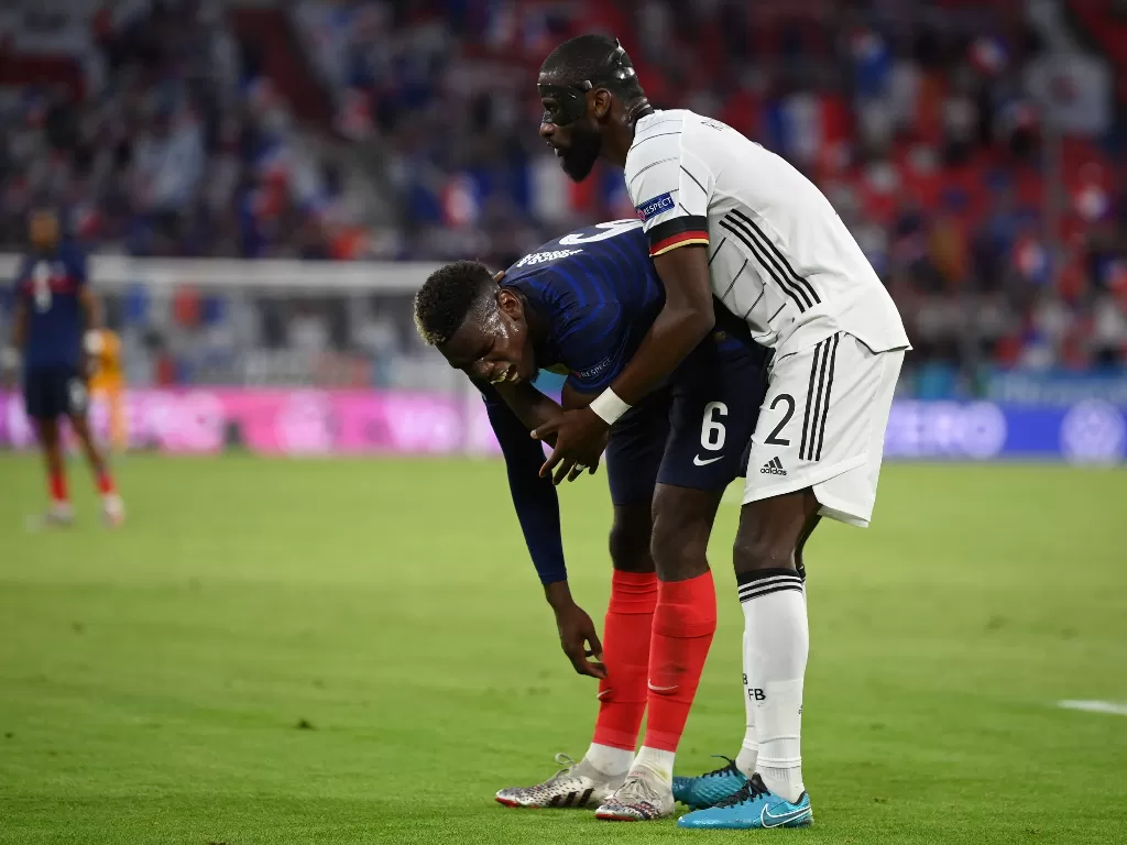 Antonio Rudiger dan Paul Pogba dalam pertandingan Prancis vs Jerman Grup F EURO 2020. (photo/REUTERS/MATTHIAS HANGST)