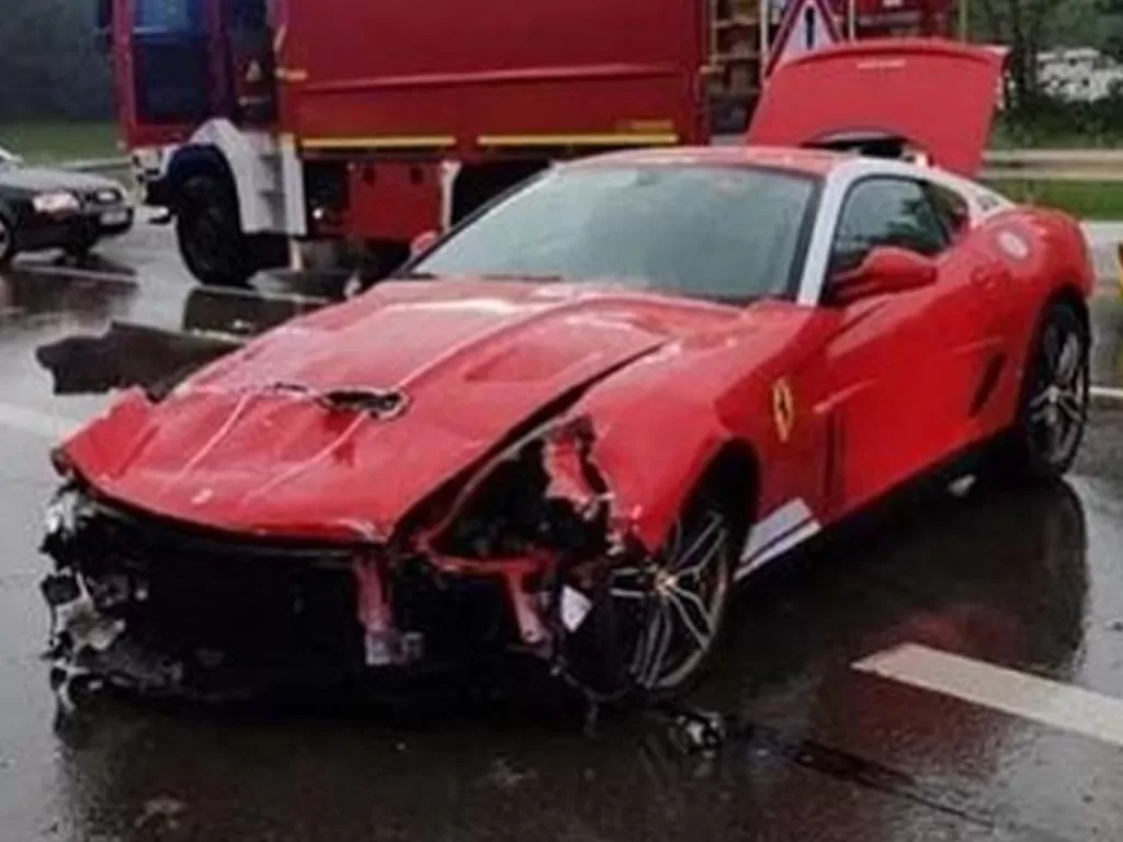 Tampilan mobil Ferrari 599 GTB 60F1 Alonso Edition yang kecelakaan (photo/Instagram/@muc.collector)