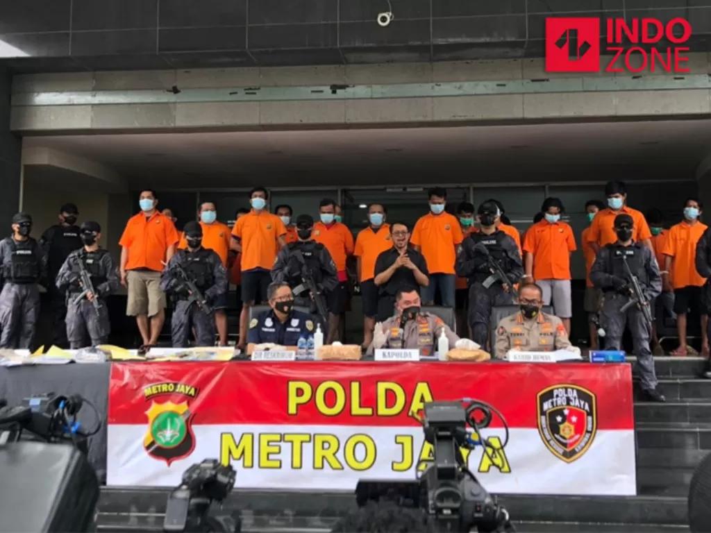 Kapolda Metro Irjen Fadil Imran pimpin konferensi pers kasus pungli Pelabuhan Tanjung Priok di Mapolda Metro Jaya, Jakarta, Kamis (17/6/2021). (INDOZONE/Samsudhuha Wildansyah).