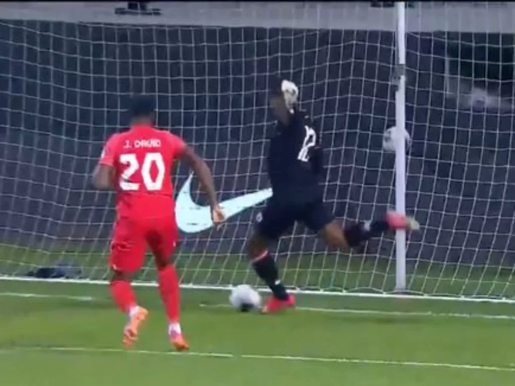 Gol bunuh diri kiper Haiti saat lawan Kanada Kualifikasi Piala Dunia 2022 zona CONCACAF, Rabu (16/6/2021). (Screenshoot/Twitter)